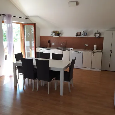 Apartman Adrian Lejlighed *