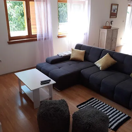 Apartman Adrian Lejlighed